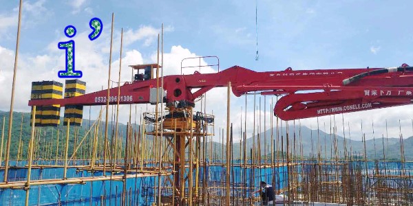 混凝土布料機(jī)如何針對骨料離析的問題進(jìn)行設(shè)計(jì)方面的改進(jìn)？（一）