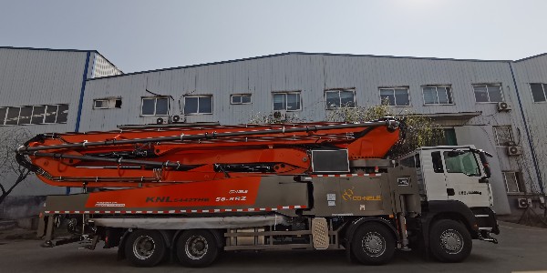 對(duì)于不斷升級(jí)的科尼樂(lè)58米泵車(chē)，在智能方面有以下改進(jìn)