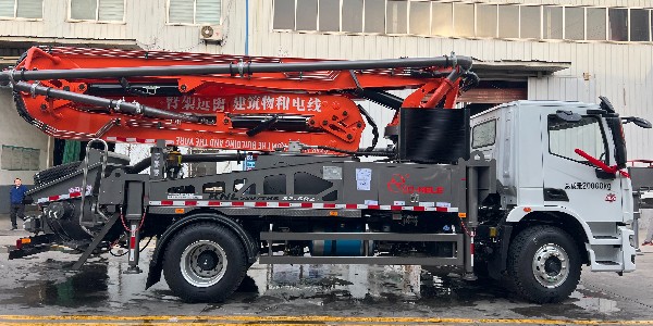 隨著32米短臂架泵車(chē)成為農(nóng)村關(guān)注焦點(diǎn)，要如何選擇泵車(chē)